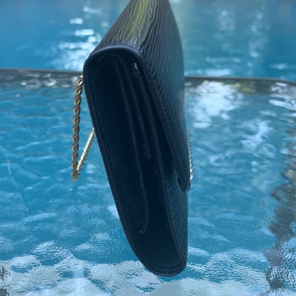 Preowned Louis Vuitton Black EPI Sarah Wallet - Picture 7 of 12